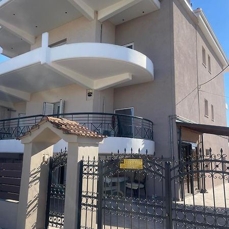 Bright Apartment, Spacious Near The Center Trikala  Exterior photo