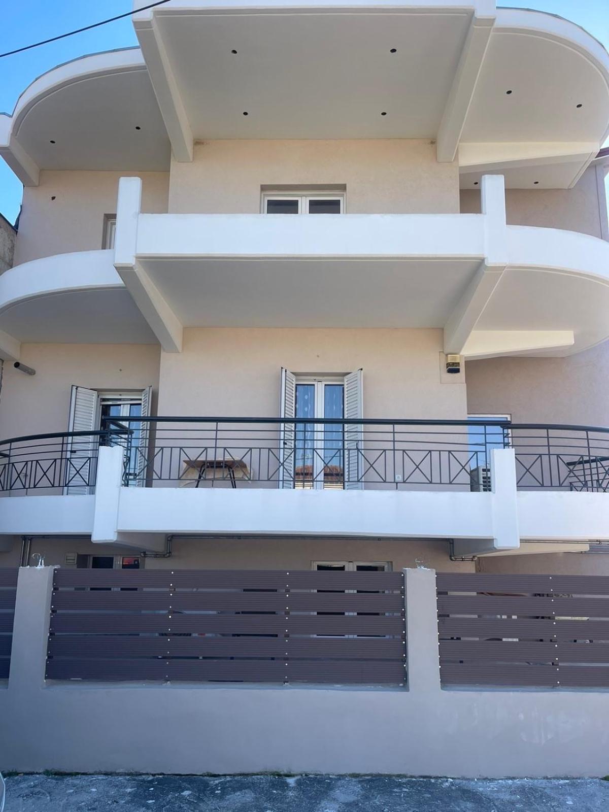 Bright Apartment, Spacious Near The Center Trikala  Exterior photo